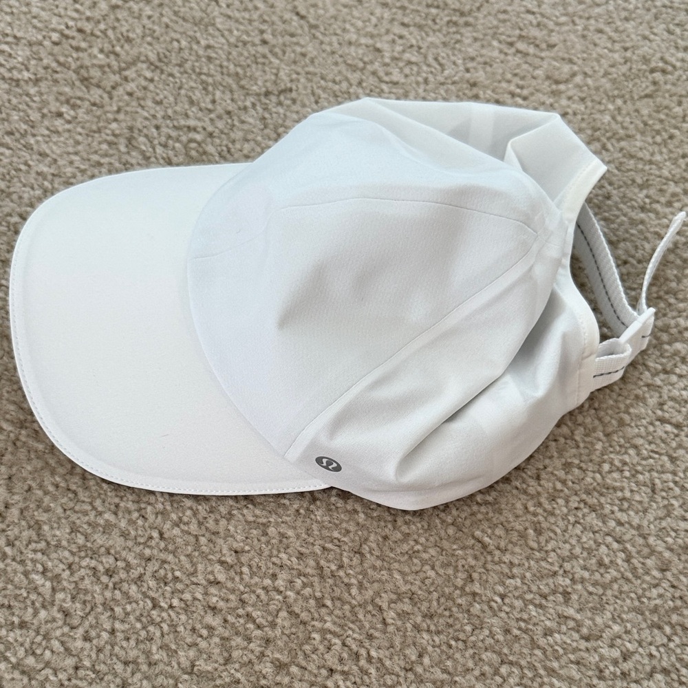 NWOT Lululemon Athletica White Cap Size S/M
